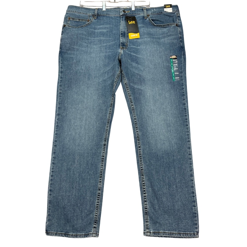 Lee Classic Fit Jeans Mens 42x30 Medium Wash Straight Leg 5 Pocket Denim NEW‎